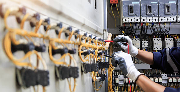 Professional Electrician technician working in Dumfries, VA